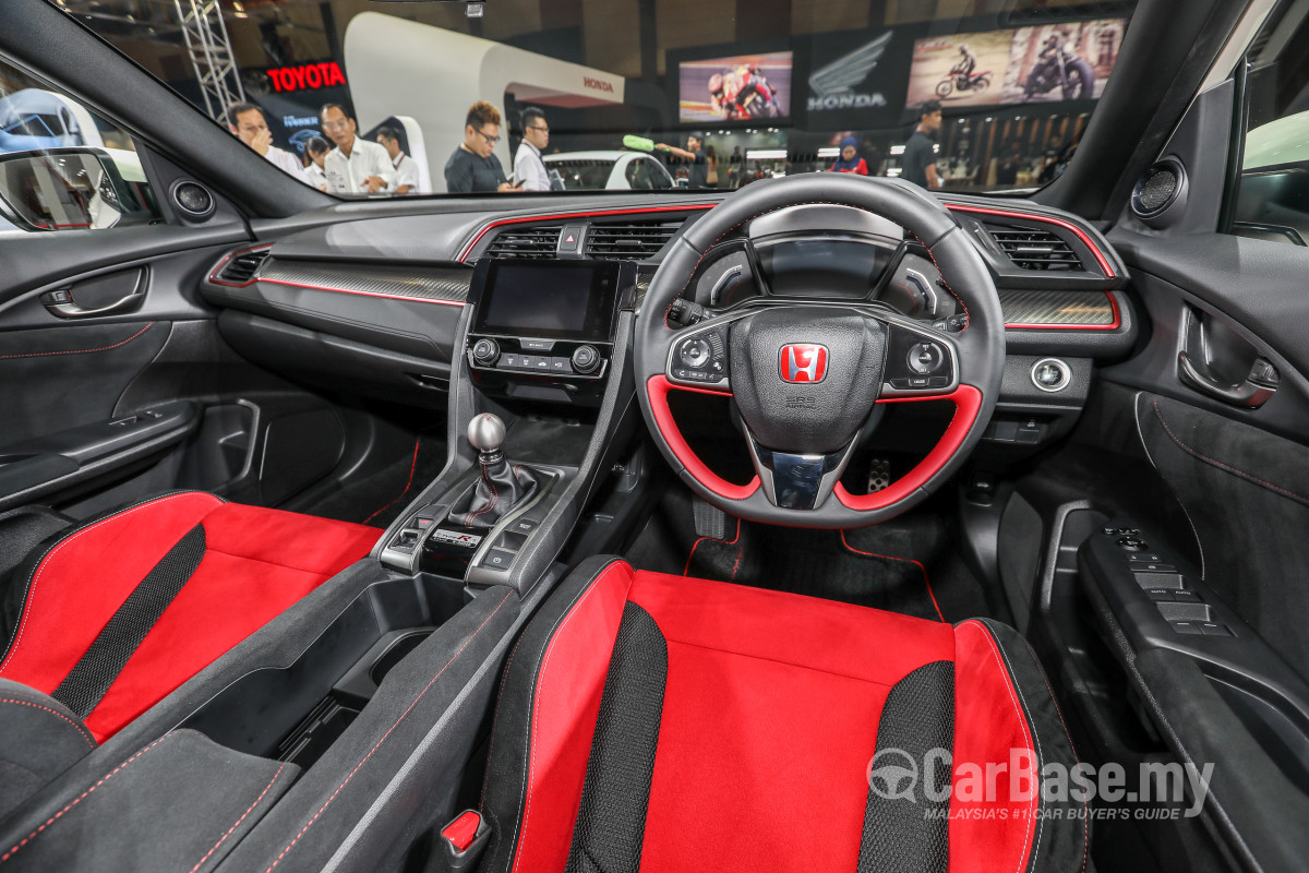 Honda Civic Type R FK8 (2017) Interior Image #42749 in 