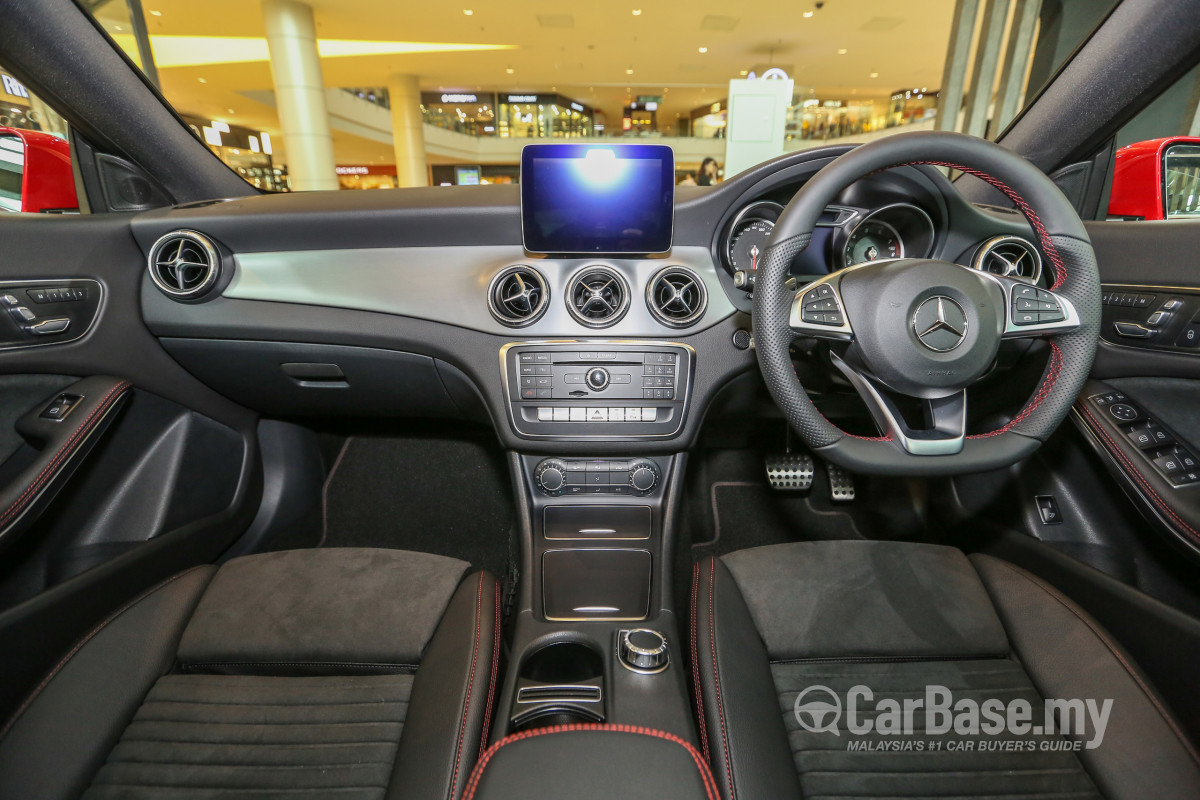 Mercedes-Benz CLA C117 Facelift (2016) Interior Image 